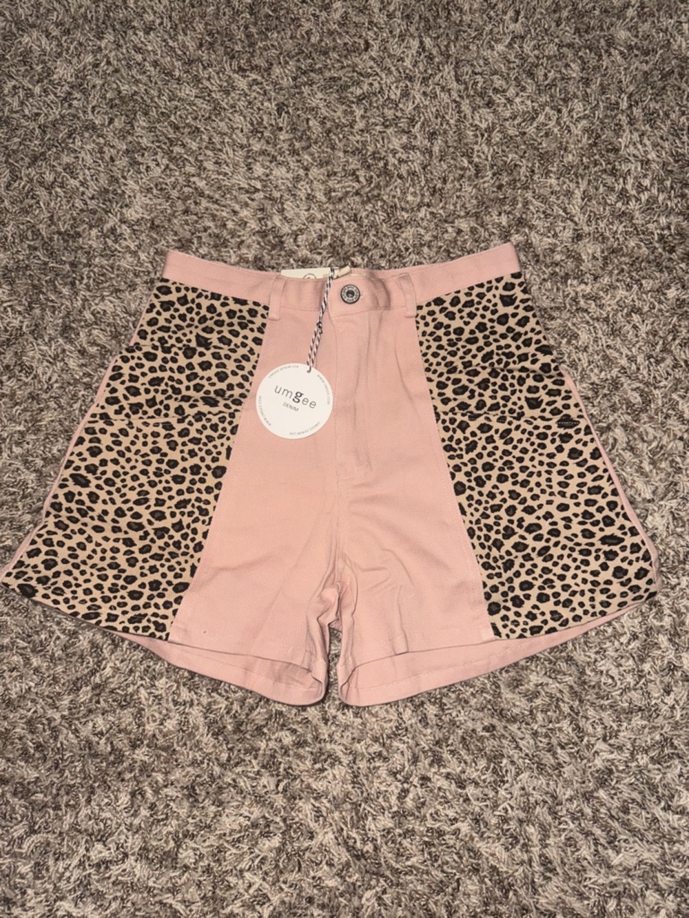 Umgee Blush Pink Leopard Panel High-Rise Denim Shorts NWT Size Small